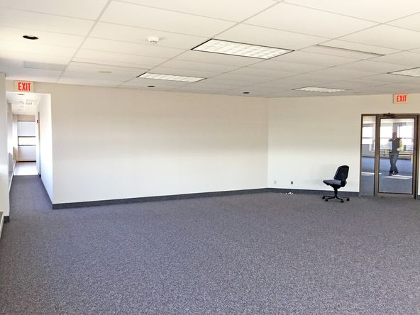 PNC BANK BUILDING: 1100 W Glen Ave, Peoria, IL 61614